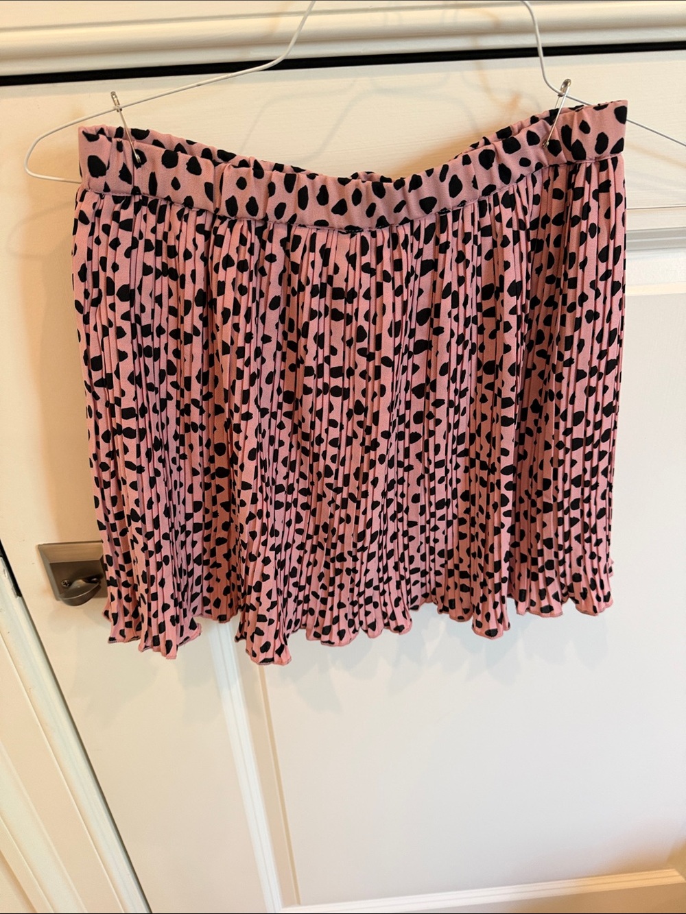 Girls pink and black dot pleated skirt, EUC, size 12